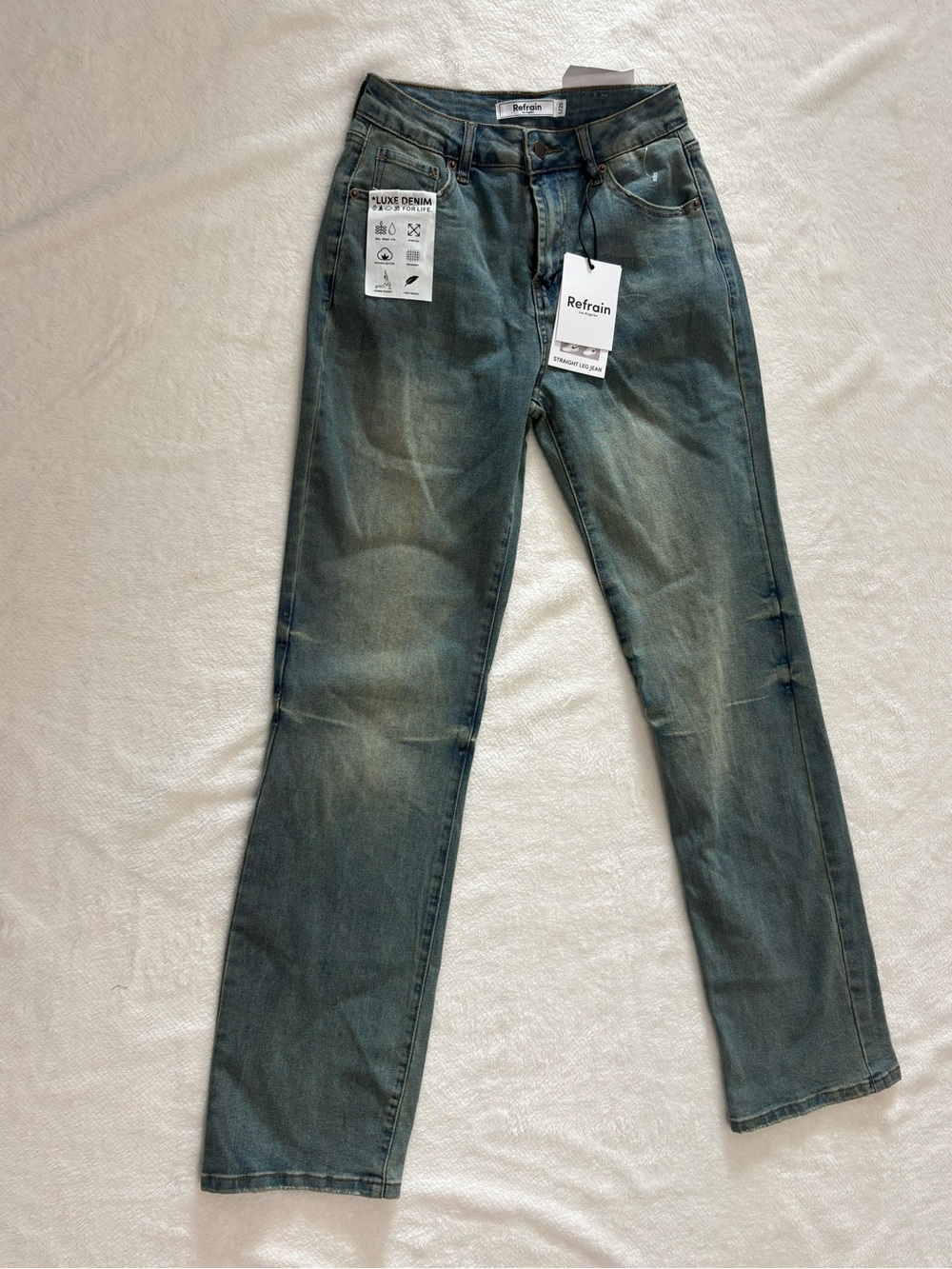 Refrain Los Angeles Light Wash Straight-Leg Jeans